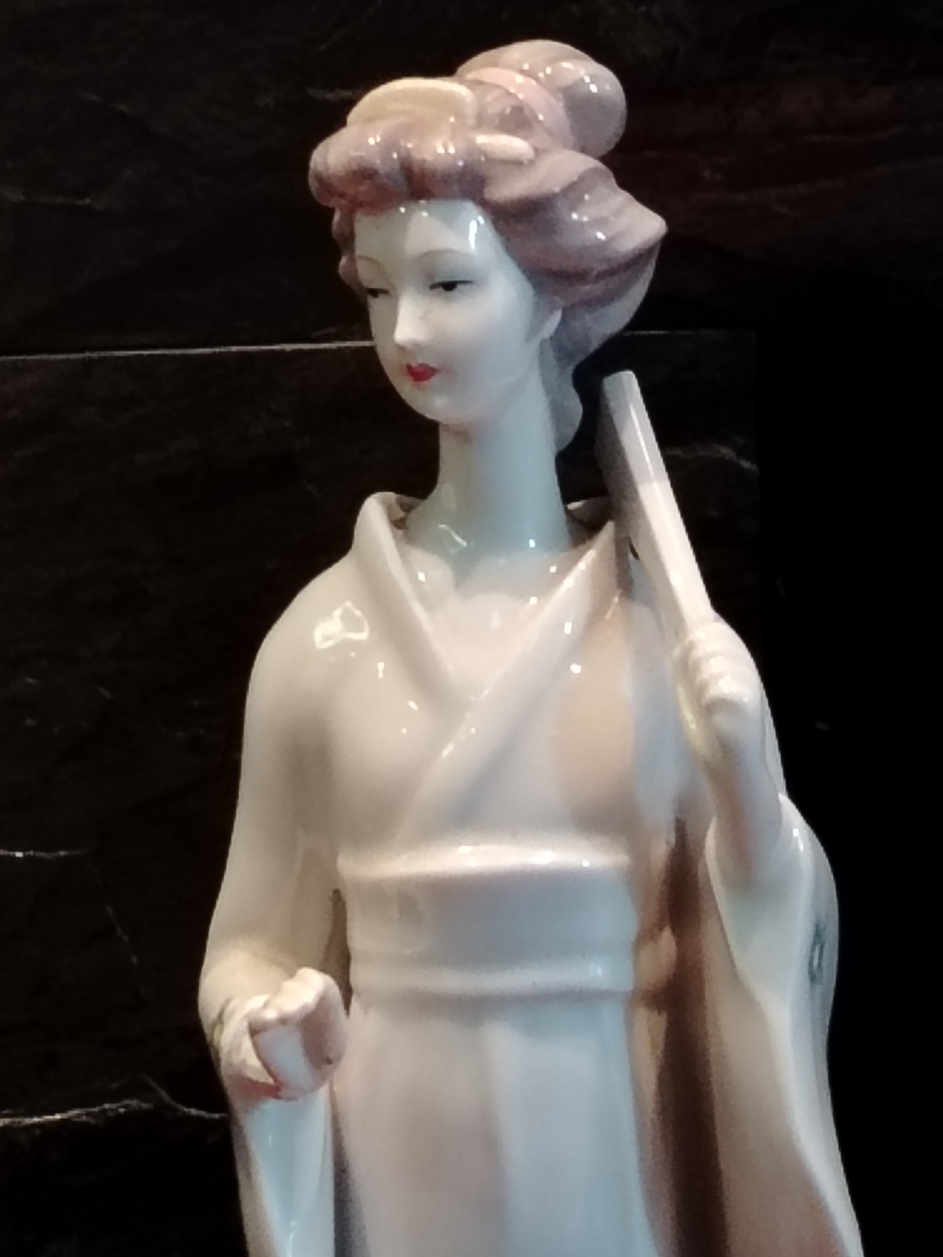GEISHA JAPONESA DE PORCELANA 
